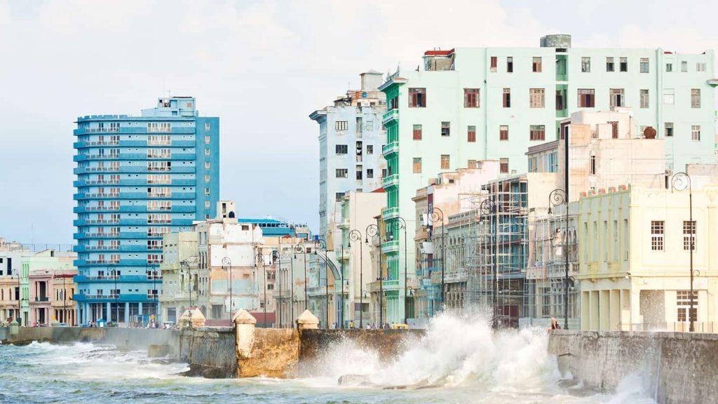 Περιπλάνηση σε αυθεντικές γειτονιές της Αβάνας με Έλληνα ξεναγό photo 2